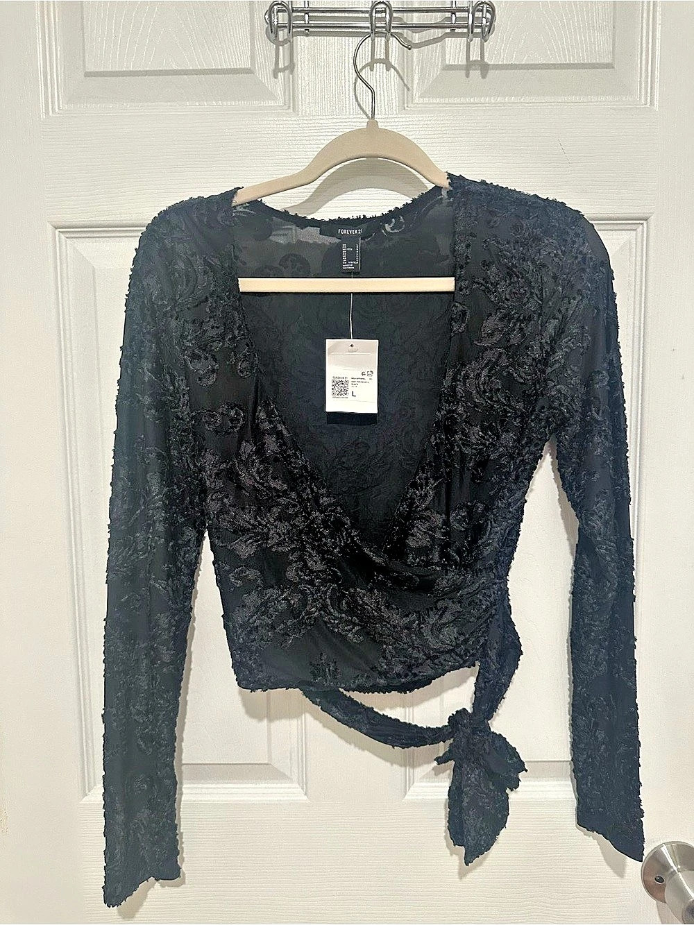 Forever 21 Floral Lace Wrap Top in Black Size Large NWT